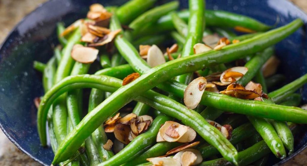 Holiday Green Beans with Pomegranates and Almonds Recipe